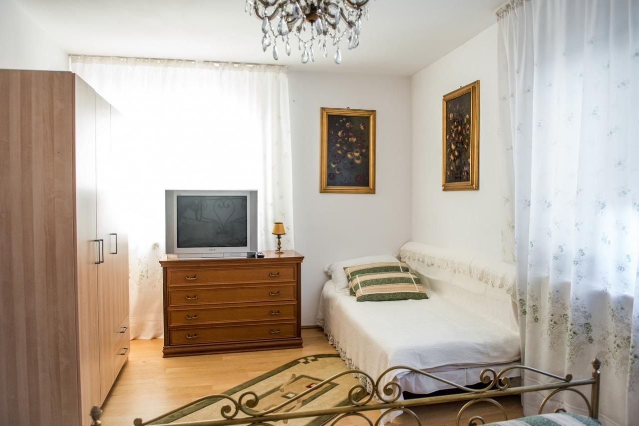 Casa Gotika Guest House Vama  Exterior photo